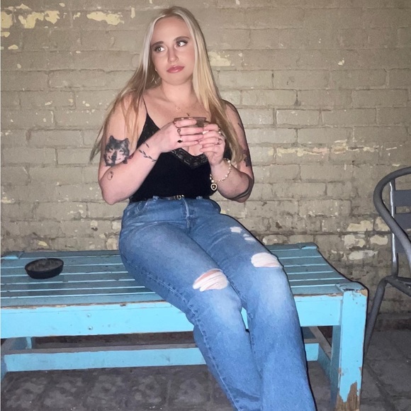 Meet your Posher, Erin - Picture 6 of 6